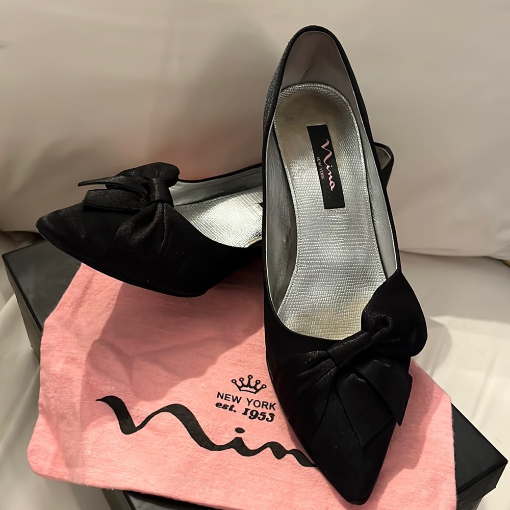 Nina satin black pumps. Mid kitten heel. fabric upper leather sole.